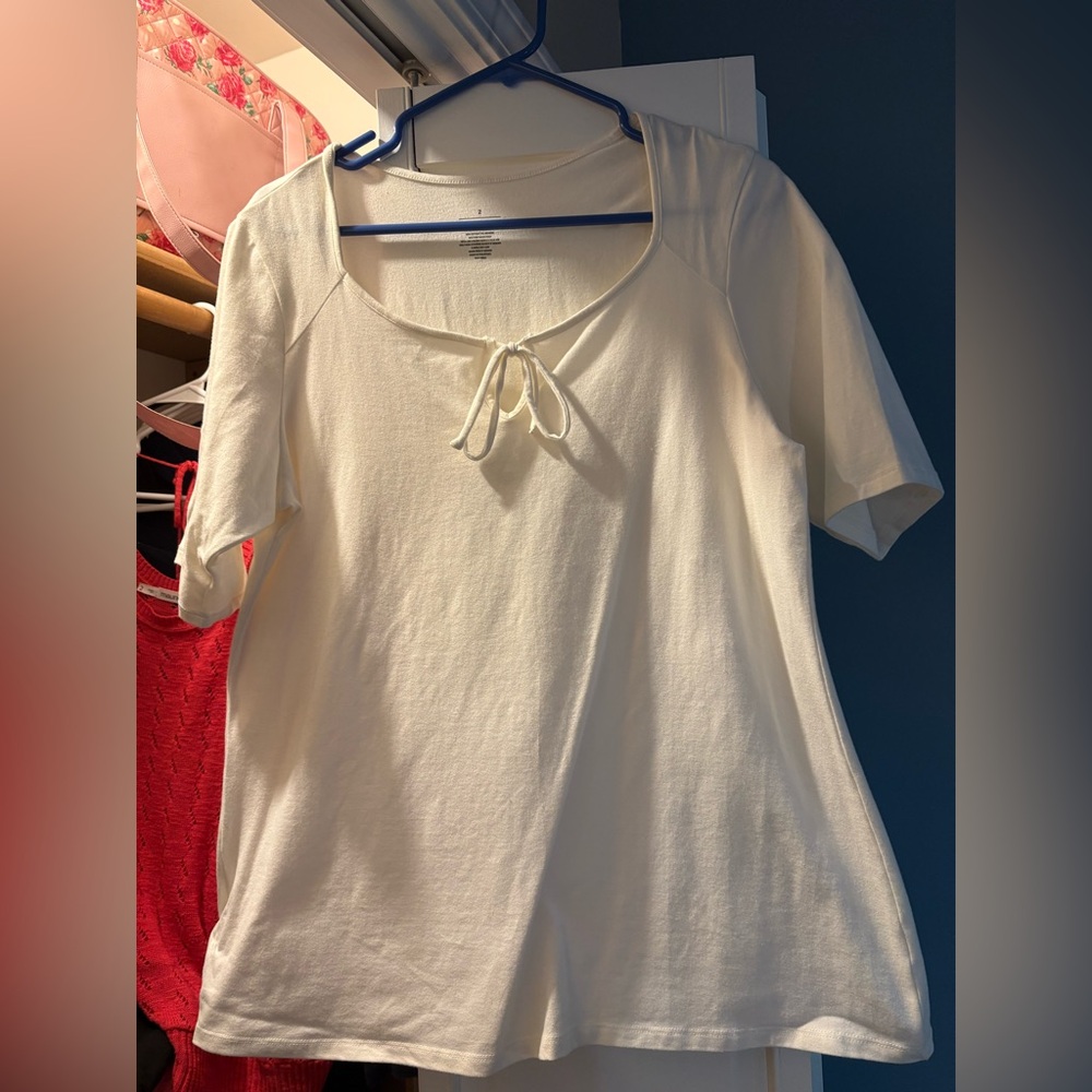 Torrid White Short Sleeve Top - never worn but no tags